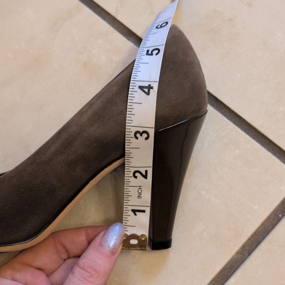 Gucci Brown Suede Heels With Pleated Patent Leather Logo Buckle Pumps Size 5 - Picture 14 of 14